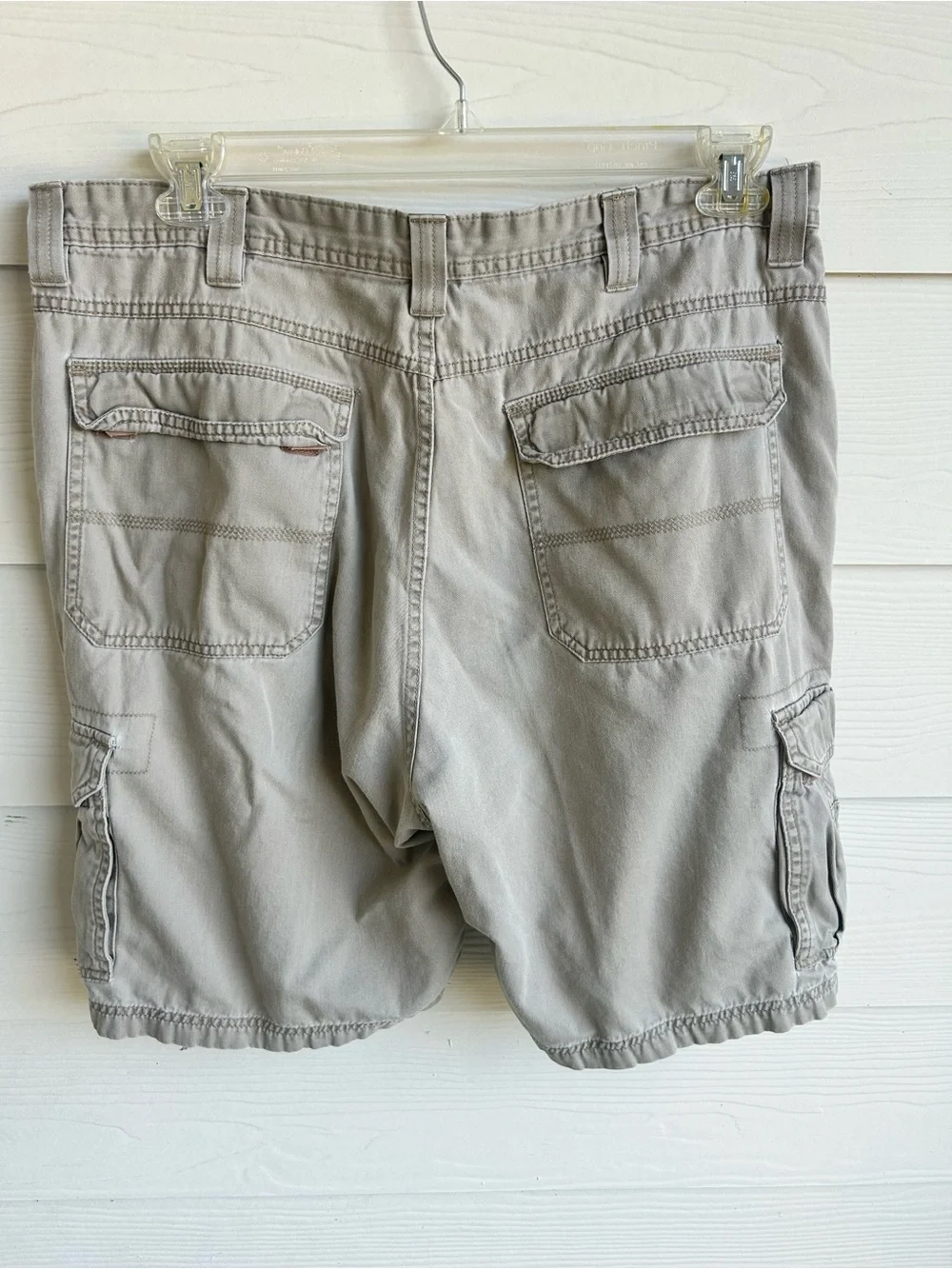 Wrangler Men's Cargo Shorts in Light Gray-Taupe